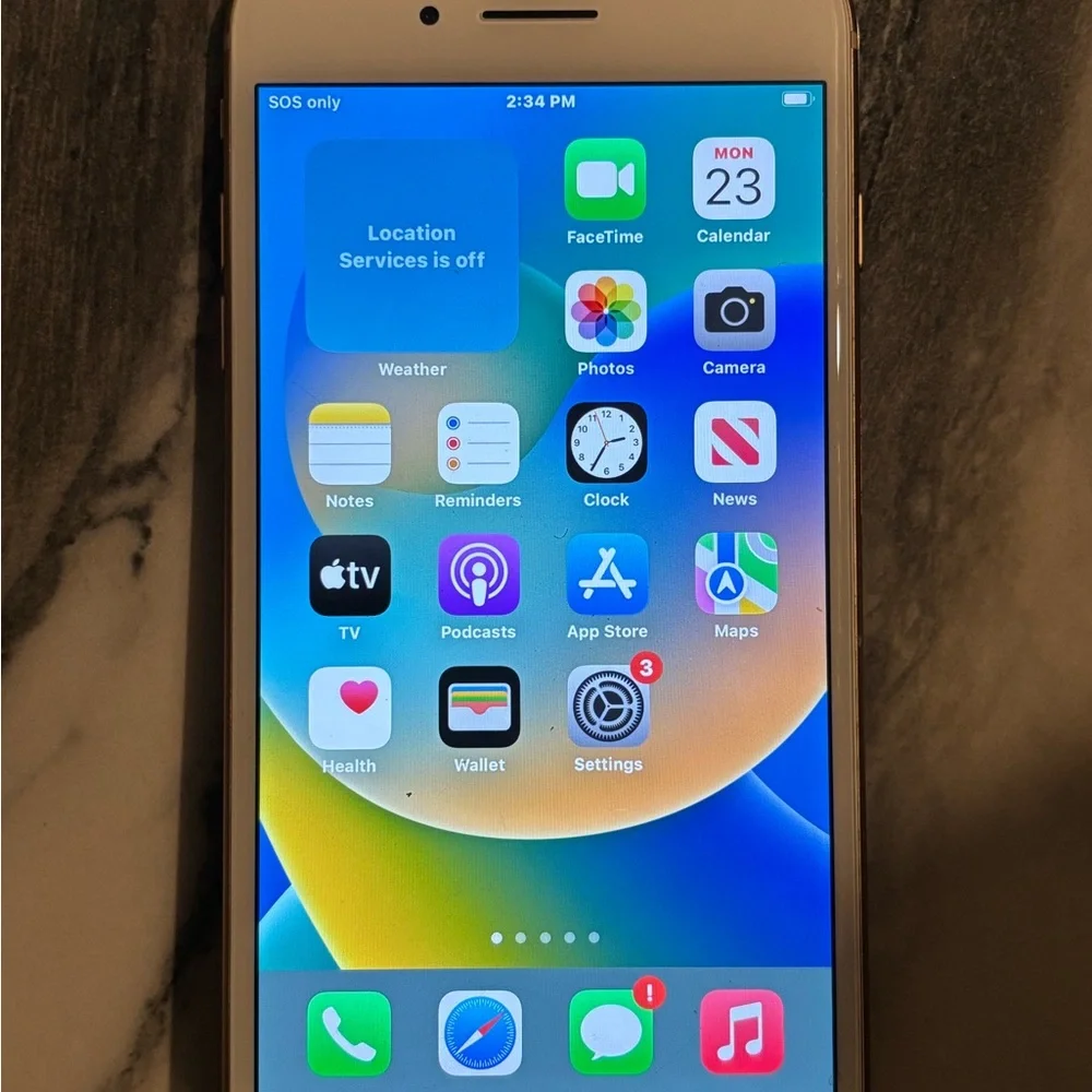 Apple iPhone 8 Plus att in White with White Lightning Charger